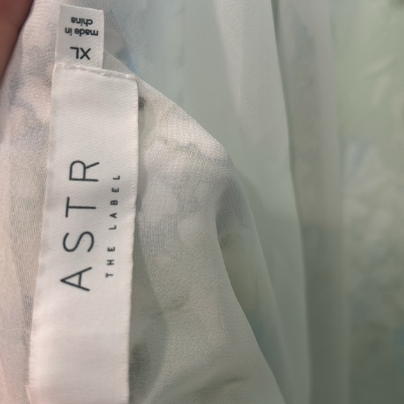 ASTR THE LABEL REVOLVE CLARITA FLORAL CUTOUT PUFF SLEEVE MINI DRESS XL NEW - Picture 8 of 11